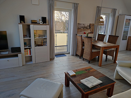 Ferienwohnung „Himmel und Meer“ - Wohnraum mit integrierter Küche