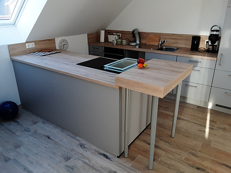 Ferienwohnung „Himmel und Meer“ - Wohnraum mit integrierter Küche