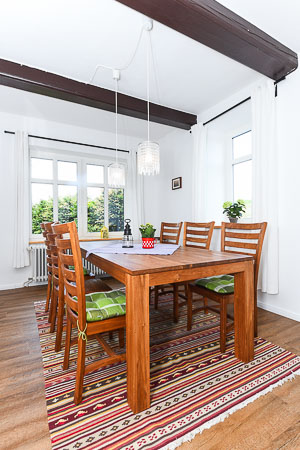 Ferienwohnung „Ebbe“ - großer Wohnraum mit großzügigem Esszimmer-Bereich