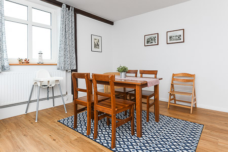 Ferienwohnung „Flut“ - Wohnzimmer mit Essbereich