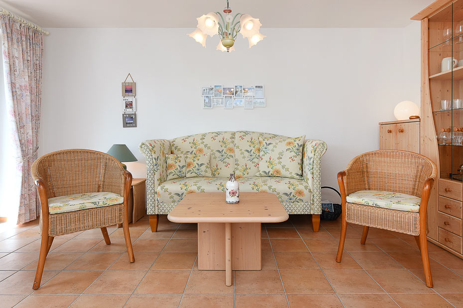 Ferienwohnung „Sonnendeck“ - Wohnzimmer mit integriertem Küchenbereich