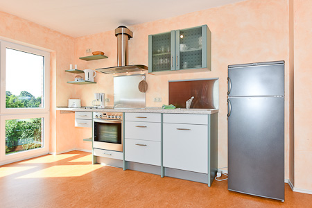 Ferienwohnung „Aike“ - Wohnzimmer mit integriertem Küchenbereich