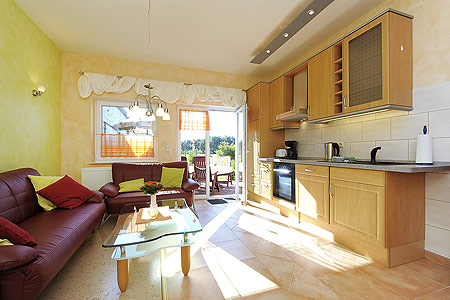 Ferienwohnung „Wenke“ - Wohnzimmer mit integriertem Küchenbereich