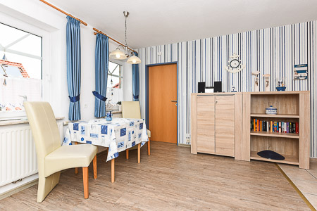 Ferienwohnung - Wohnzimmer mit integriertem Küchenbereich