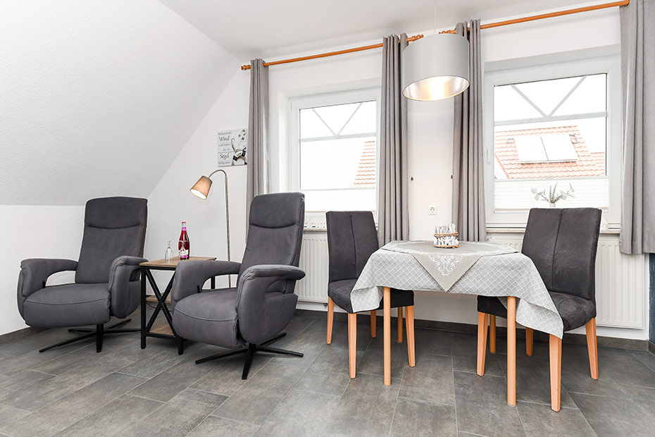 Ferienwohnung - Wohnzimmer mit integriertem Küchenbereich