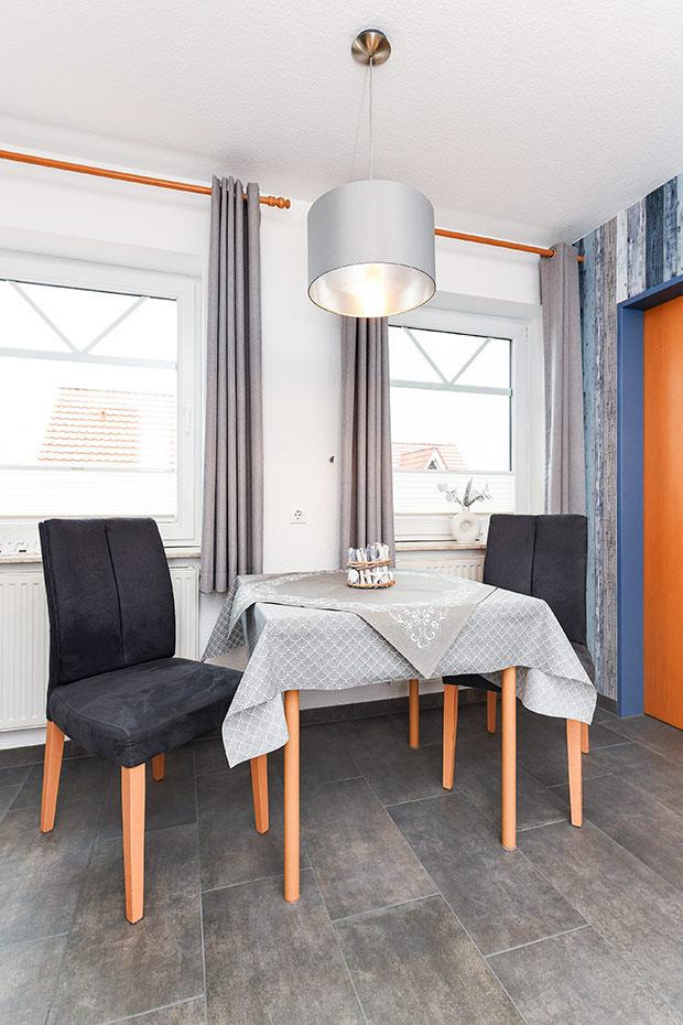 Ferienwohnung - Wohnzimmer mit integriertem Küchenbereich