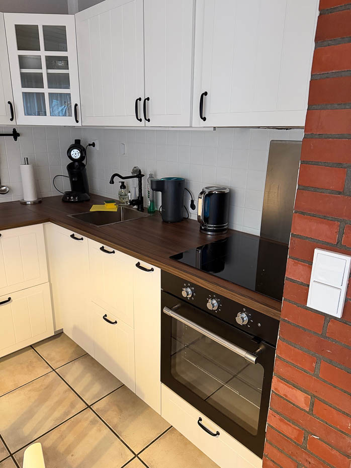 Ferienhaus „Luv und Lee“ - 2026: Neue Küche! Wir haben kurz vor dem Jahreswechsel 2025/2026 eine neue Küche eingebaut. Für einen ersten Eindruck folgen erste Fotos der neuen Küche! Im Laufe des Jahres können wir dann auch die obigen Fotos aktualisieren lassen!