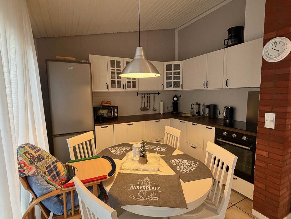 Ferienhaus „Luv und Lee“ - 2026: Neue Küche! Wir haben kurz vor dem Jahreswechsel 2025/2026 eine neue Küche eingebaut. Für einen ersten Eindruck folgen erste Fotos der neuen Küche! Im Laufe des Jahres können wir dann auch die obigen Fotos aktualisieren lassen!