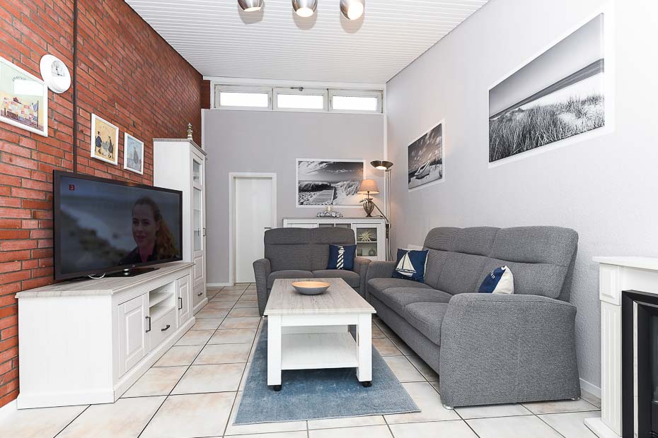 Ferienhaus „Luv und Lee“ - Wohnzimmer mit integriertem Küchenbereich