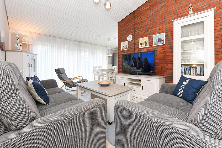Ferienhaus „Luv und Lee“ - Wohnzimmer mit integriertem Küchenbereich