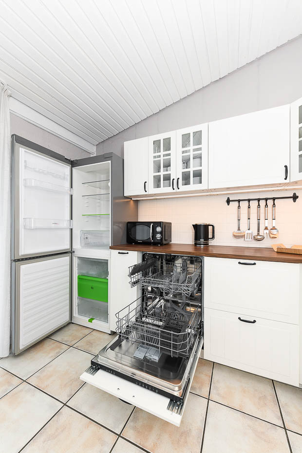 Ferienhaus „Luv und Lee“ - Wohnzimmer mit integriertem Küchenbereich