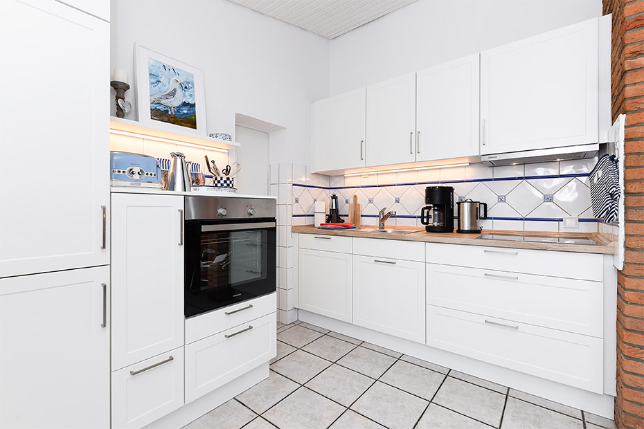 Ferienhaus „Auf Reede“ - Wohnzimmer mit integriertem Küchenbereich