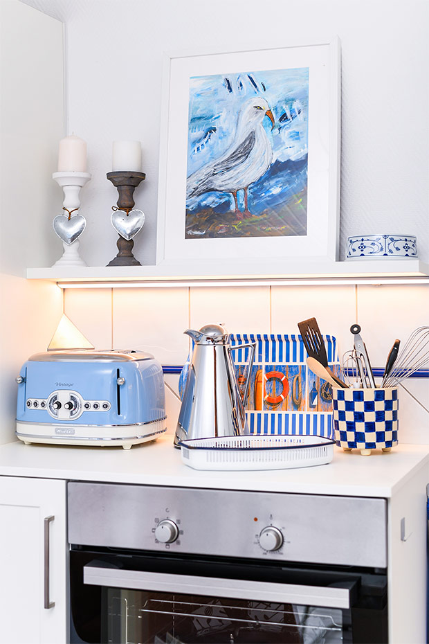 Ferienhaus „Auf Reede“ - Wohnzimmer mit integriertem Küchenbereich