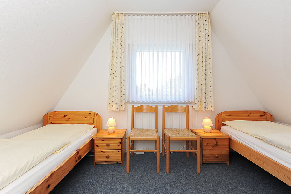Ferienhaus „Am Tief“ - Schlafzimmer 2/Kinderzimmer
