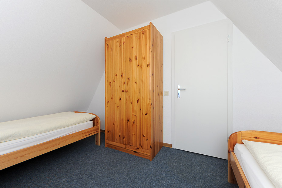 Ferienhaus „Am Tief“ - Schlafzimmer 2/Kinderzimmer