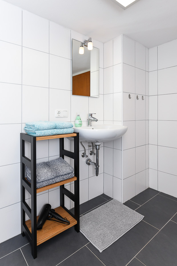 Ferienhaus „Nordseeruhe“ - Badezimmer im Erdgeschoss