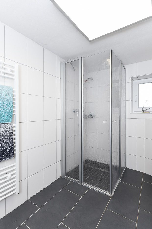 Ferienhaus „Nordseeruhe“ - Badezimmer im Erdgeschoss