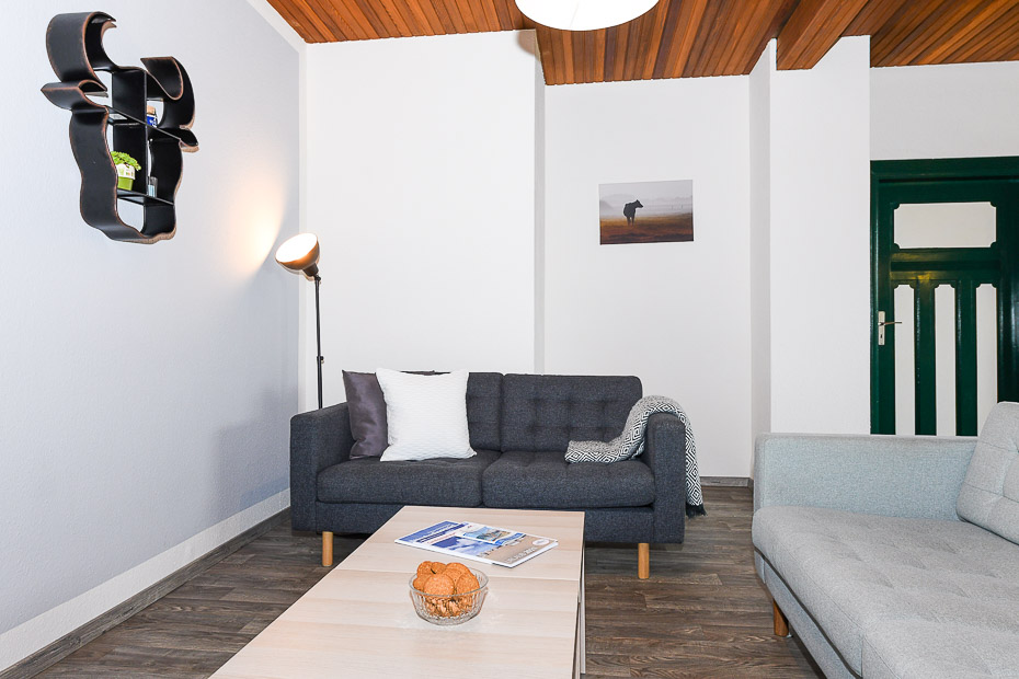 Ferienhaus „Nordseeruhe“ - Wohnzimmer mit Essbereich