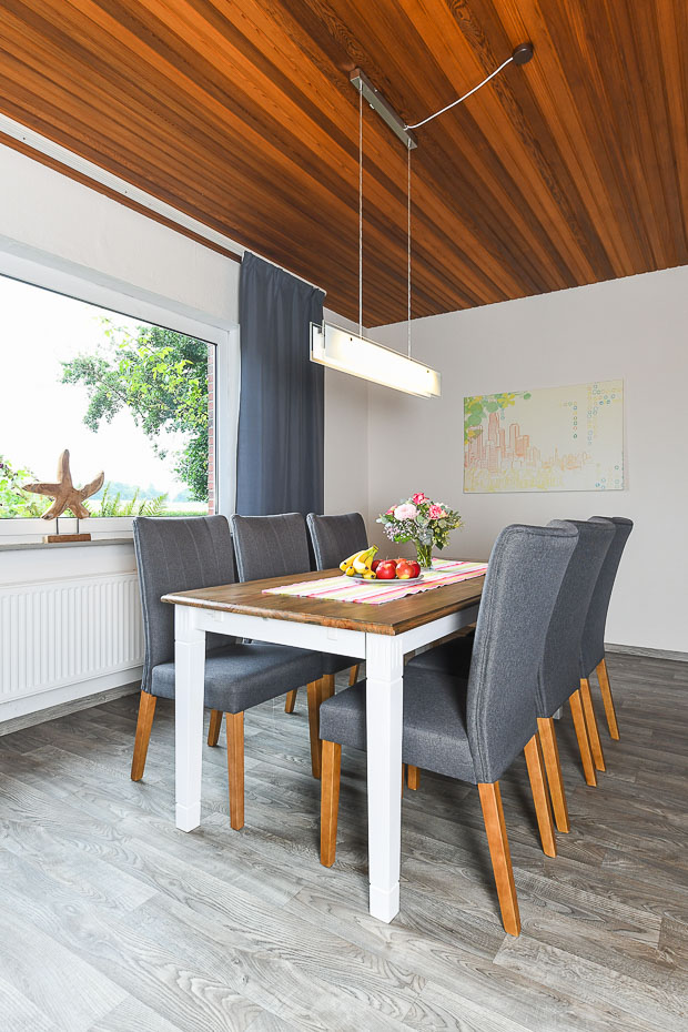 Ferienhaus „Nordseeruhe“ - Wohnzimmer mit Essbereich