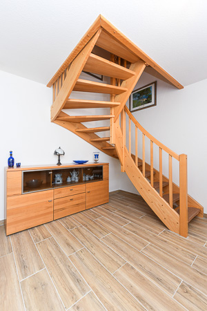 Ferienhaus „Deichkrone“ - Treppe zum Obergeschoss