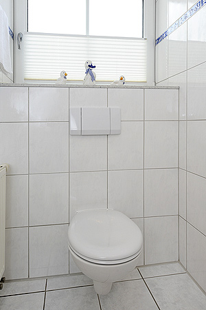 Ferienhaus „Deichkrone“ - Badezimmer im Erdgeschoss