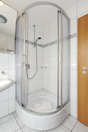 Ferienhaus „Deichkrone“ - Badezimmer im Obergeschoss