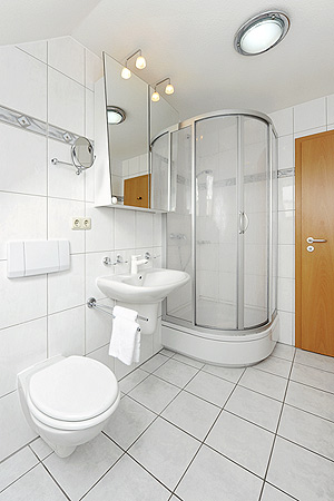Ferienhaus „Deichkrone“ - Badezimmer im Obergeschoss