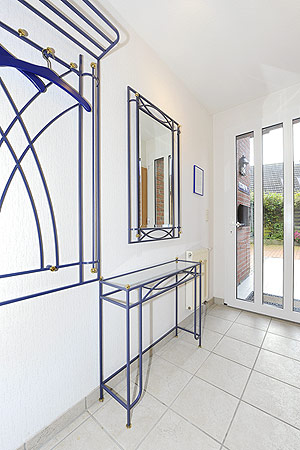 Ferienhaus „Deichkrone“ - Flur und Garderobe im Erdgeschoss