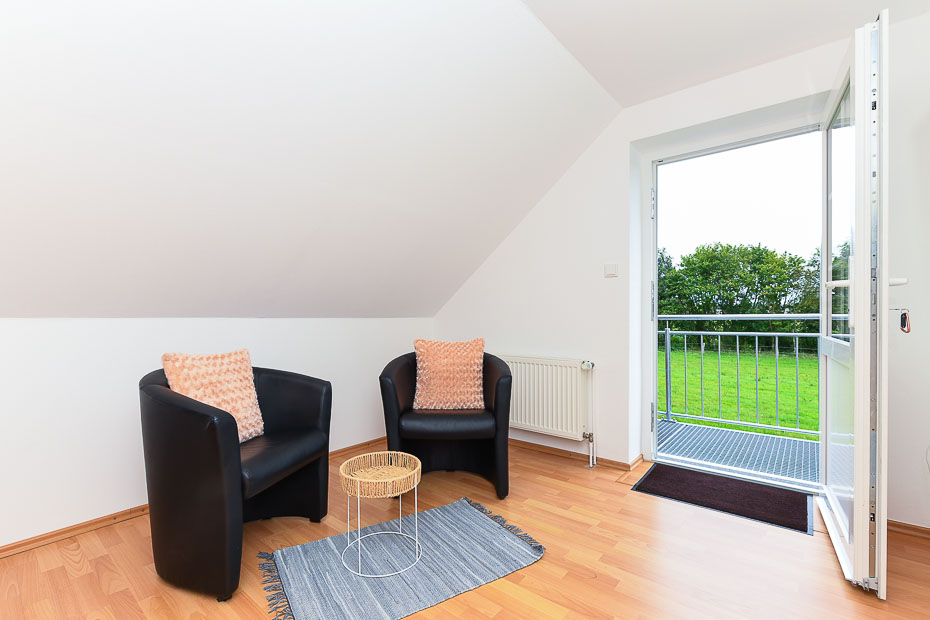 Ferienwohnung „Dobbe“ - Wohn- und Esszimmer