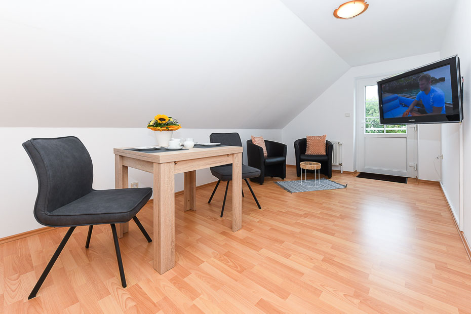 Ferienwohnung „Dobbe“ - Wohn- und Esszimmer