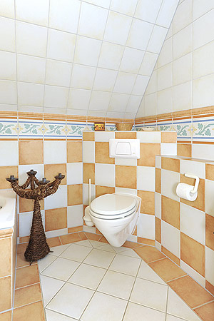 Ferienhaus „Fine“ - Badezimmer im Obergeschoss