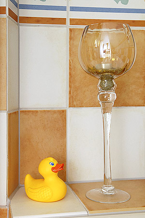 Ferienhaus „Fine“ - Badezimmer im Obergeschoss