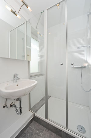 Ferienhaus „Fresena“ - Badezimmer