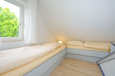 Ferienhaus „Fresena“ - Schlafzimmer 2/Kinderzimmer