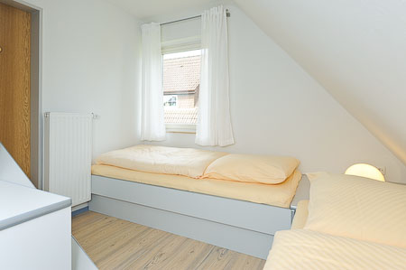 Ferienhaus „Fresena“ - Schlafzimmer 2/Kinderzimmer