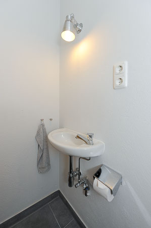 Ferienhaus „Fresena“ - separates zweites WC