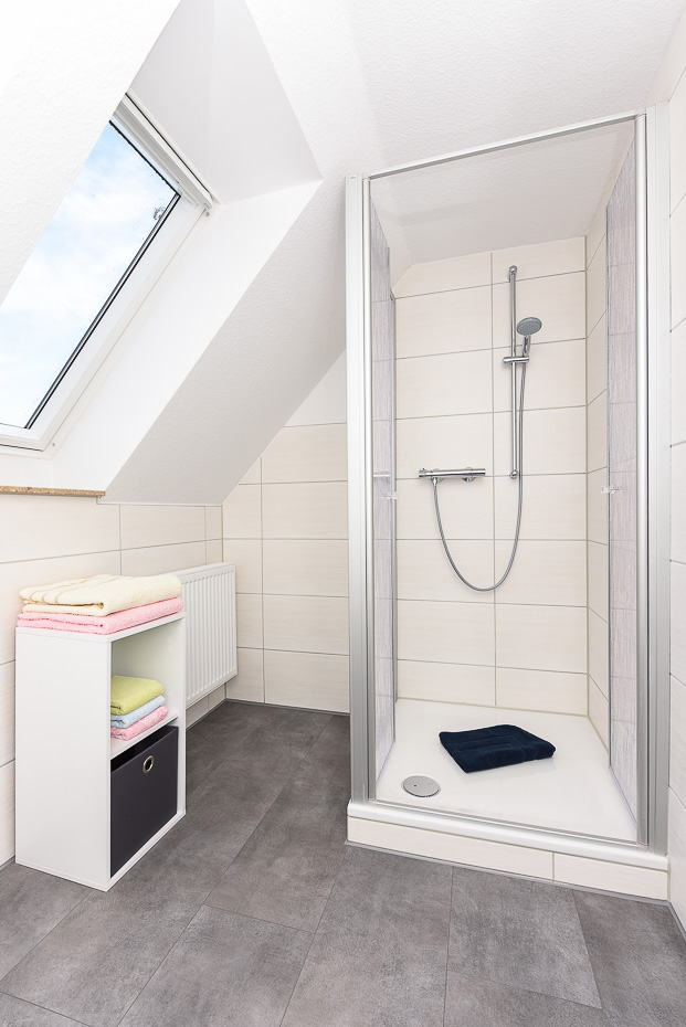 Ferienhaus „Goldhammer“ - Badezimmer 2 im Obergeschoss