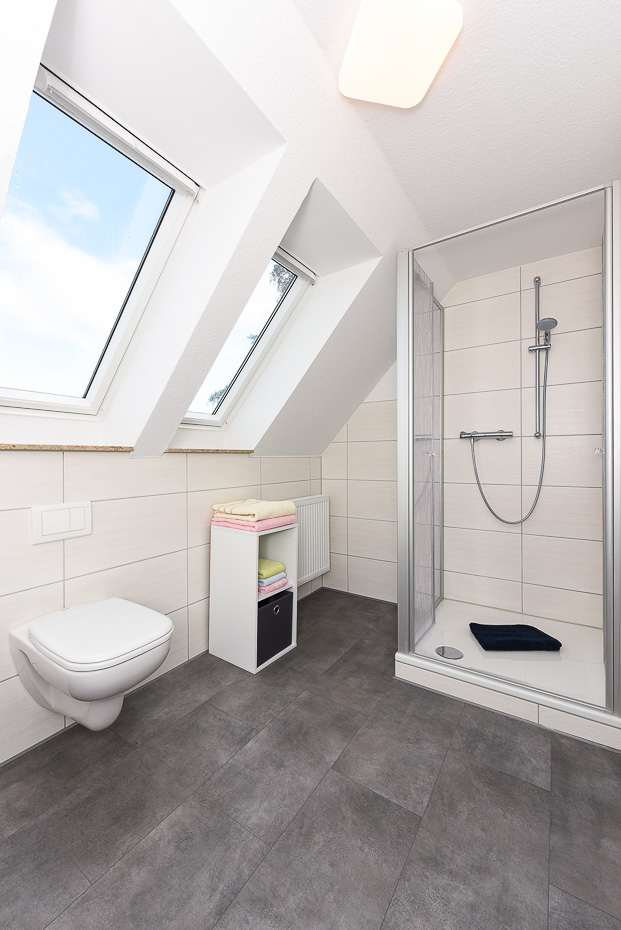 Ferienhaus „Goldhammer“ - Badezimmer 2 im Obergeschoss