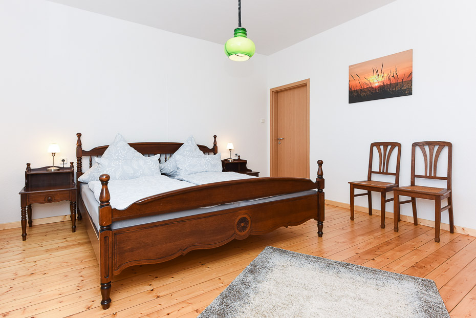 Ferienhaus „Goldhammer“ - Schlafzimmer 1 im Erdgeschoss