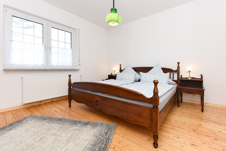 Ferienhaus „Goldhammer“ - Schlafzimmer 1 im Erdgeschoss