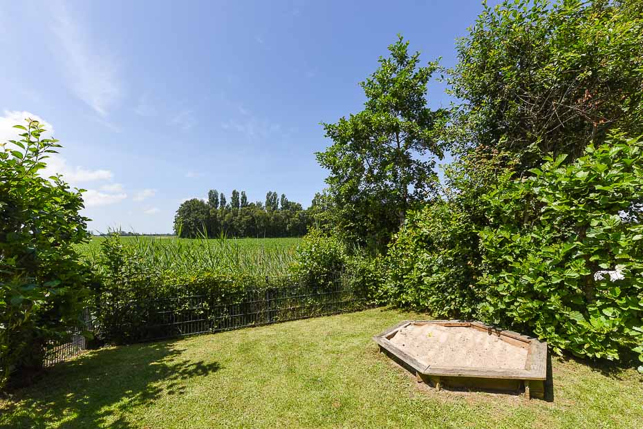 Ferienhaus „Grodehus“ - Terrasse und Garten