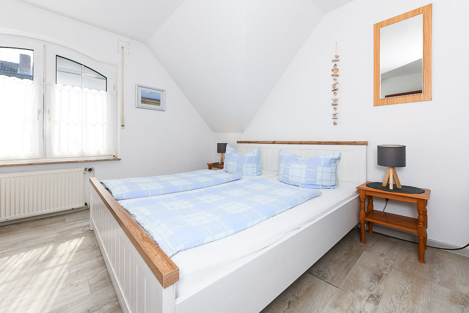 Ferienhaus „Grodehus“ - Schlafzimmer 1 (1. Obergeschoss)