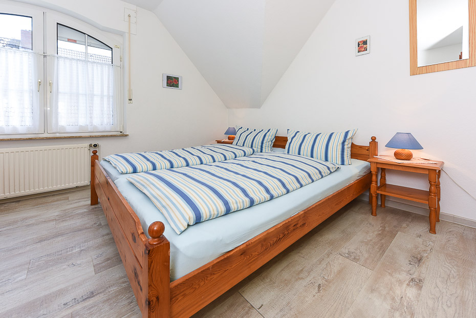 Ferienhaus „Grodehus“ - Schlafzimmer 1 (1. Obergeschoss)