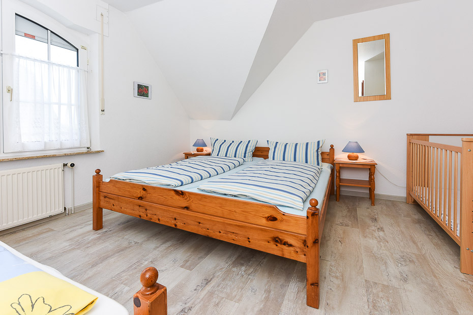 Ferienhaus „Grodehus“ - Schlafzimmer 1 (1. Obergeschoss)