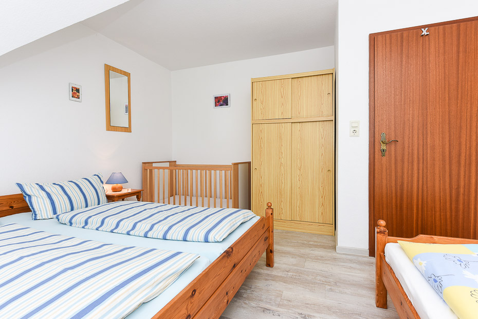 Ferienhaus „Grodehus“ - Schlafzimmer 1 (1. Obergeschoss)