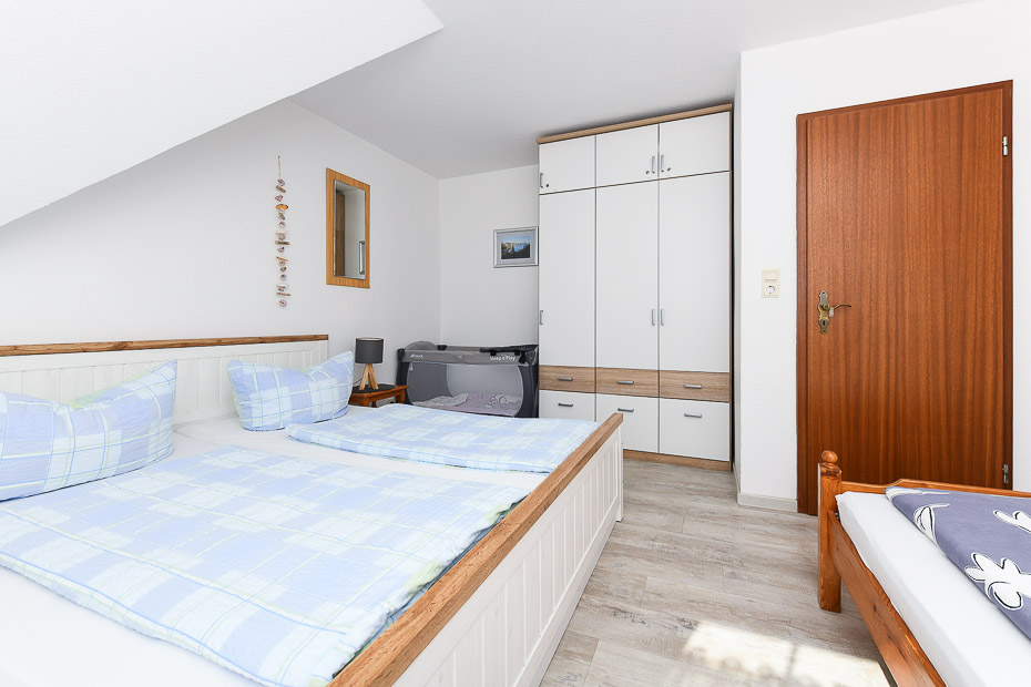 Ferienhaus „Grodehus“ - Schlafzimmer 1 (1. Obergeschoss)