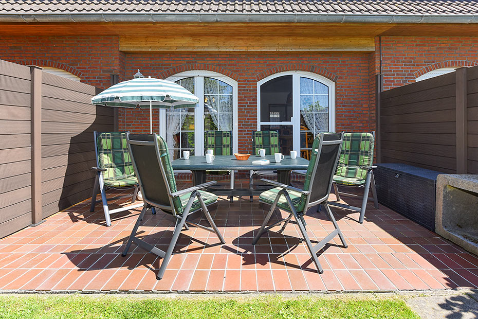 Ferienhaus „Grodehus“ - Terrasse und Garten