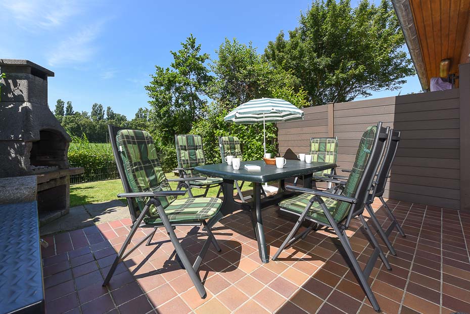 Ferienhaus „Grodehus“ - Terrasse und Garten