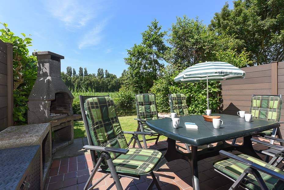 Ferienhaus „Grodehus“ - Terrasse und Garten