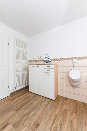 Ferienhaus „Moin“ - Badezimmer im Erdgeschoss